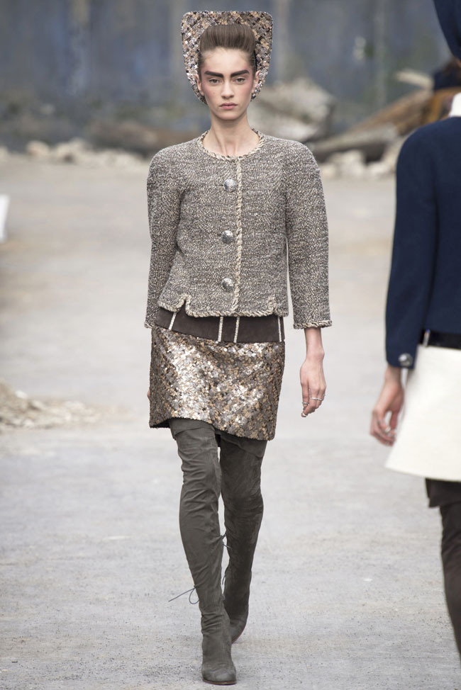 Классика и Футуризм в коллекции Chanel 2013