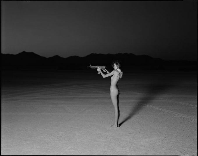 Символы смерти на чёрно-белых фотографиях Максвелла Сноу